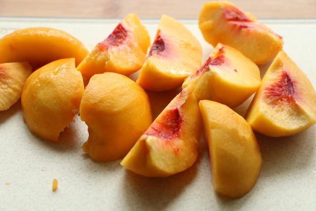 黄桃罐头别再买了 自己在家做好吃无添加 放1个月也不坏!‘ag亚娱官网’(图12)
黄桃罐头别再买了 自己在家做好吃无添加 放1个月也不坏!‘ag亚娱官网’(图12)