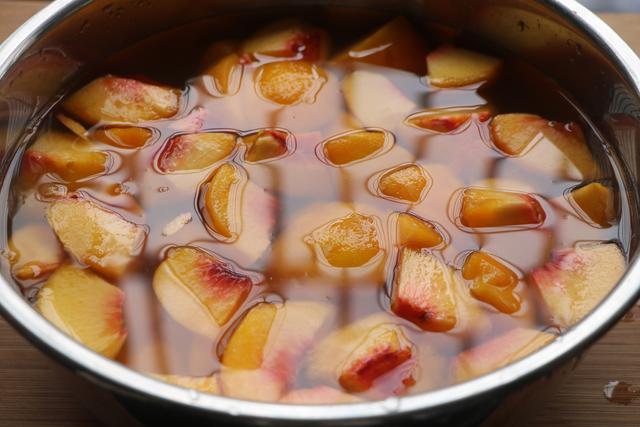 黄桃罐头别再买了 自己在家做好吃无添加 放1个月也不坏!‘ag亚娱官网’(图14)
黄桃罐头别再买了 自己在家做好吃无添加 放1个月也不坏!‘ag亚娱官网’(图14)