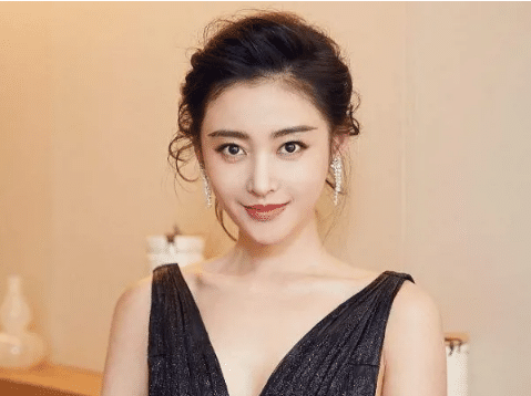 AG亚娱集团|
李沁30岁我信 谭松韵30岁我信 吴谨言30岁我也信 但她我不信!(图8) AG亚娱集团|
李沁30岁我信 谭松韵30岁我信 吴谨言30岁我也信 但她我不信!(图8)