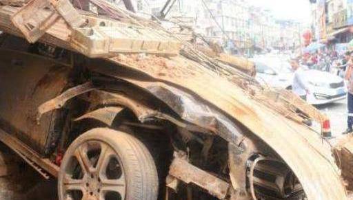 车停路边被撞是先报警还是先报保险?如果搞错 一分车险都拿不到-AG亚娱集团(图3)
车停路边被撞是先报警还是先报保险?如果搞错 一分车险都拿不到-AG亚娱集团(图3)